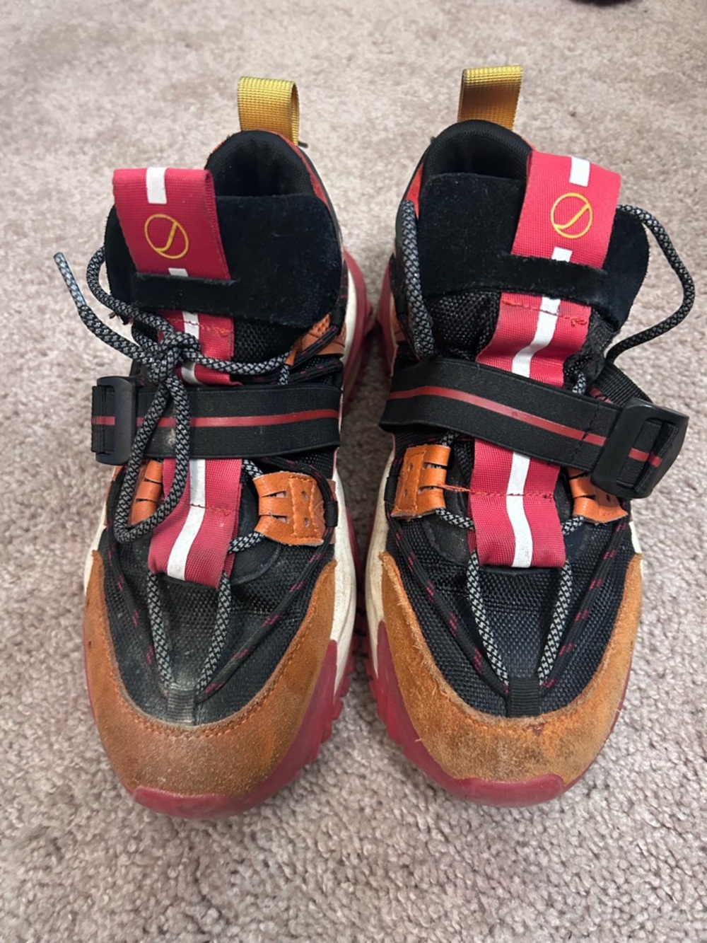Hype Men Sneakers in Red, Brown, Black